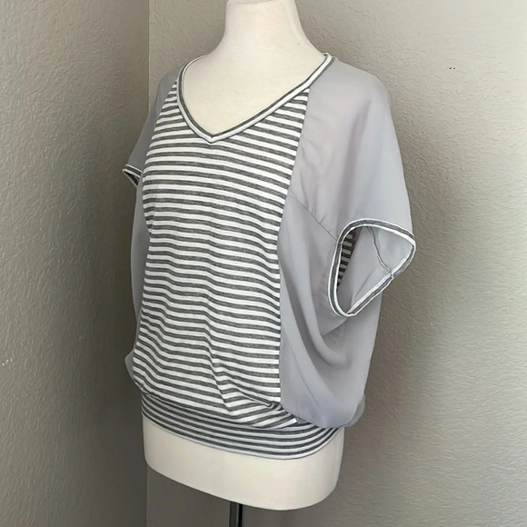 MONAMIE grey and white striped open sleeve semi sheer top - Picture 6 of 9